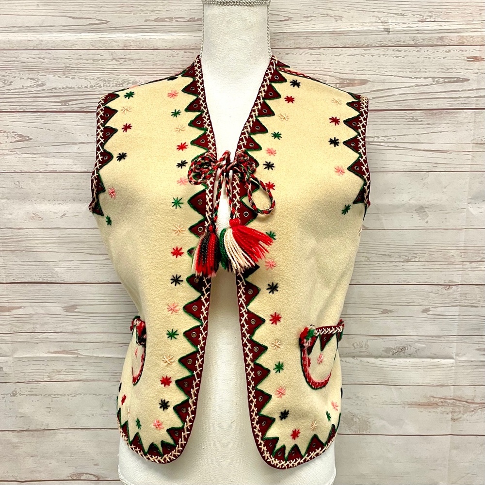 Source Unknown Cream And Red Embroidered Vest - image 2